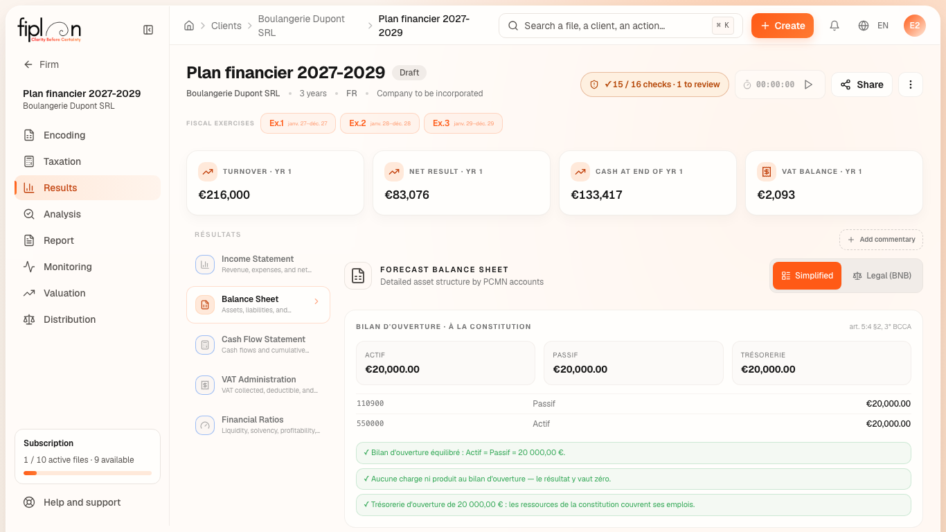 The Balance Sheet tab of Boulangerie Dupont, simplified view: assets and liabilities over three financial years, and the balance badges.