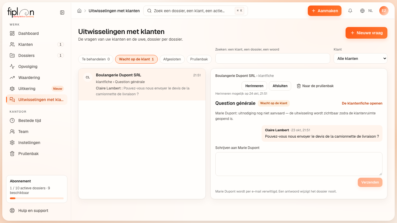 De pagina “Uitwisselingen met klanten”: de filters, de lijst en de draad van een vraag aan Boulangerie Dupont.