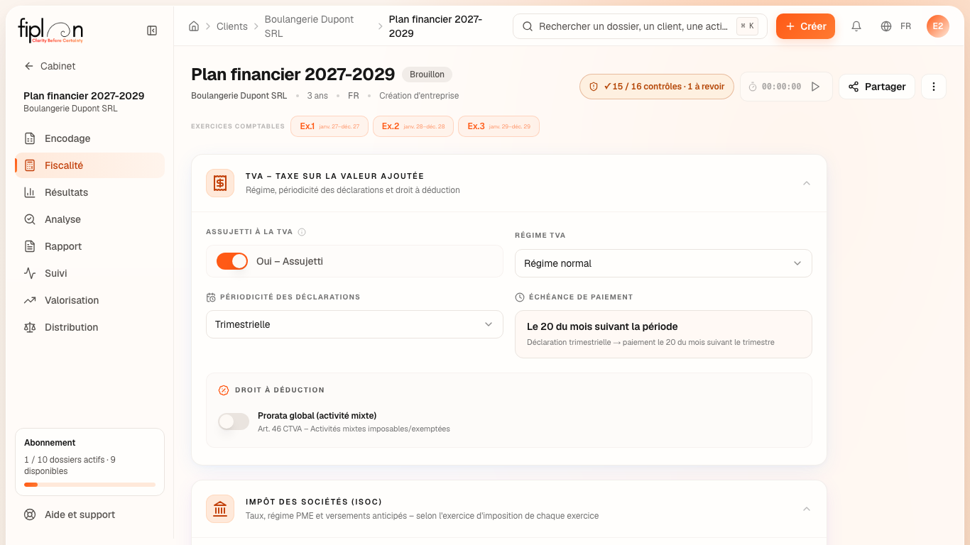 L'onglet Fiscalité, section TVA : assujetti, régime normal, déclarations trimestrielles.